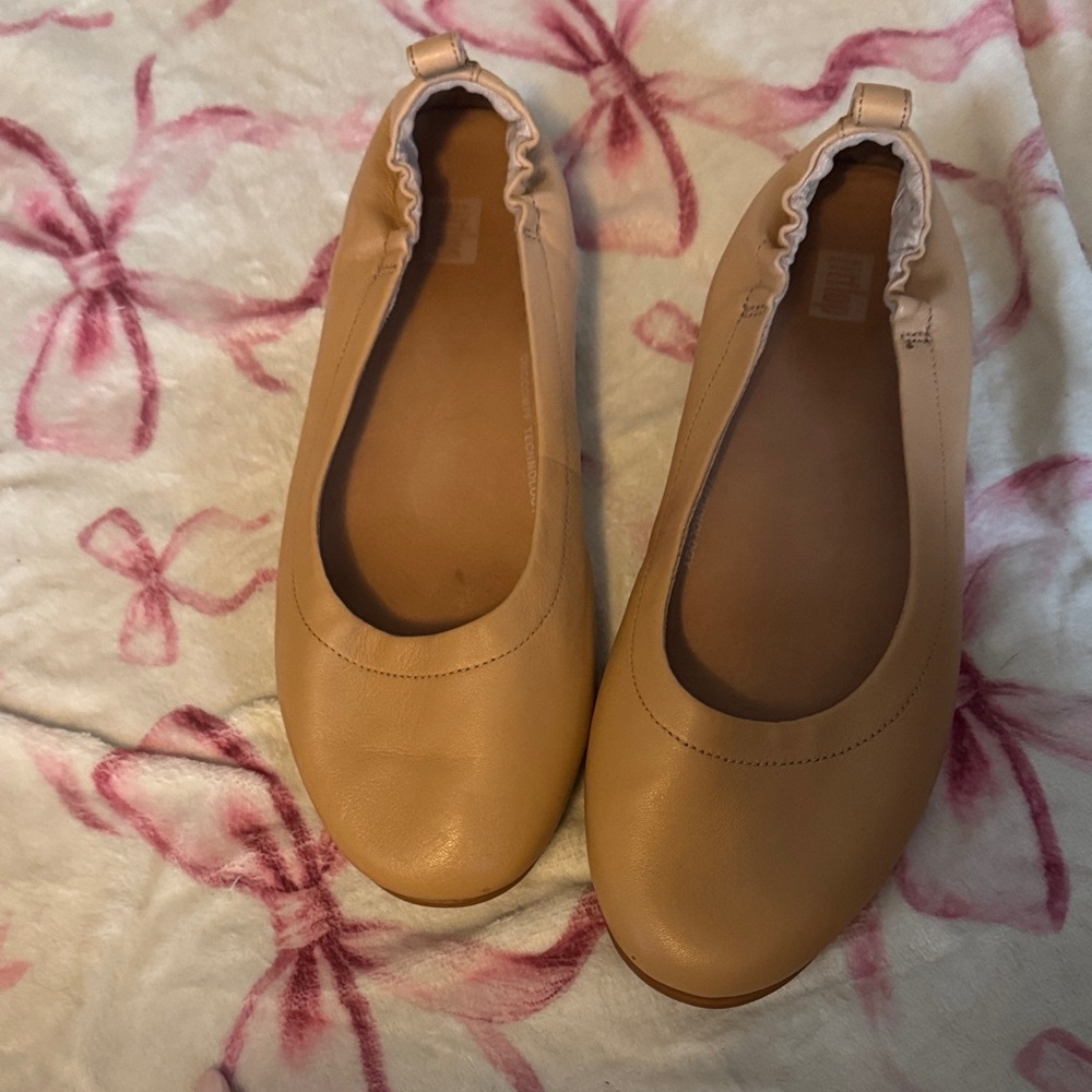 Fitflop Leather Ballet Flats in Light Tan